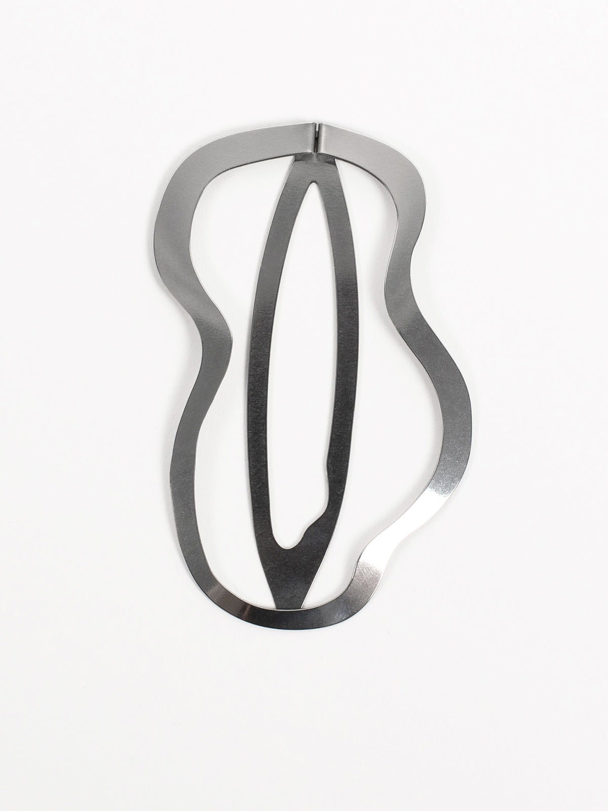 Top view of product image of designer hair clip Gae by Clinq in silver-tone