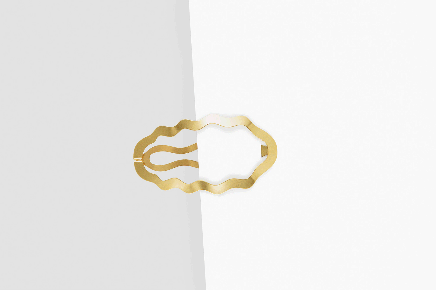 Product images of designer hair clip Helia by Clinq clipped in half way