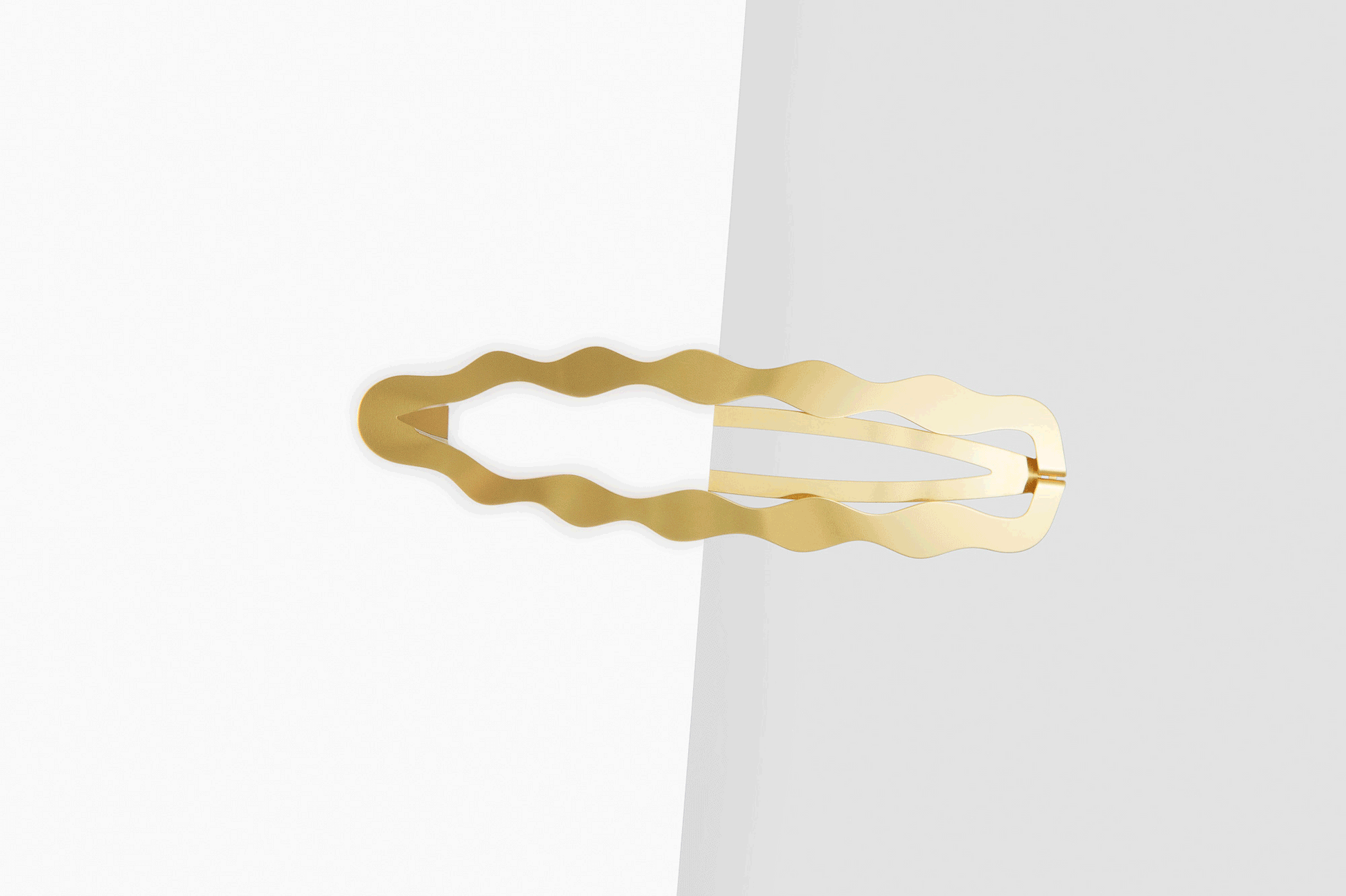 Product images of designer hair clip Frances clipped in half way
