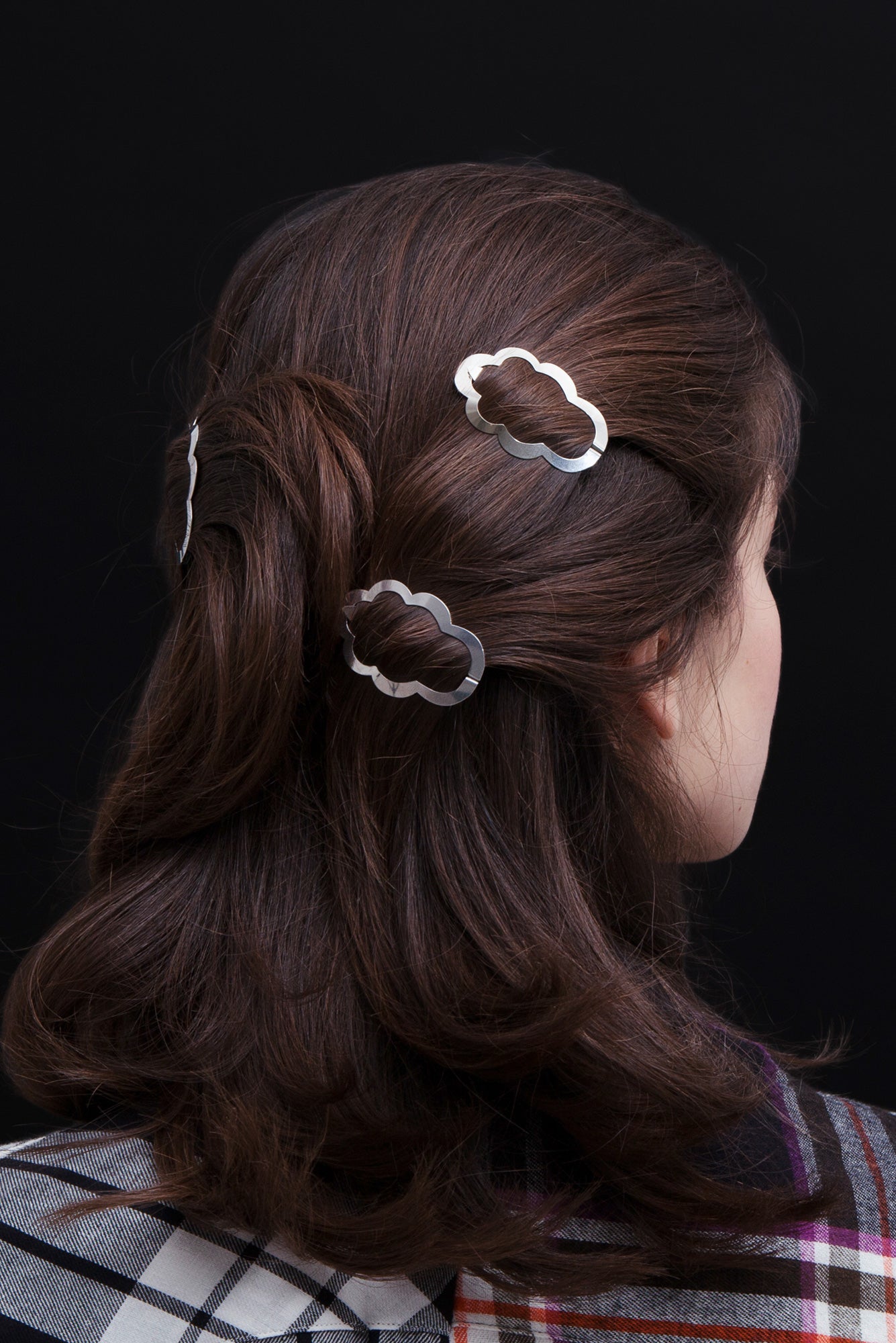 Image of model wearing her hair down with some strands held back using the designer hair clip  CAMILLE any CLINQ