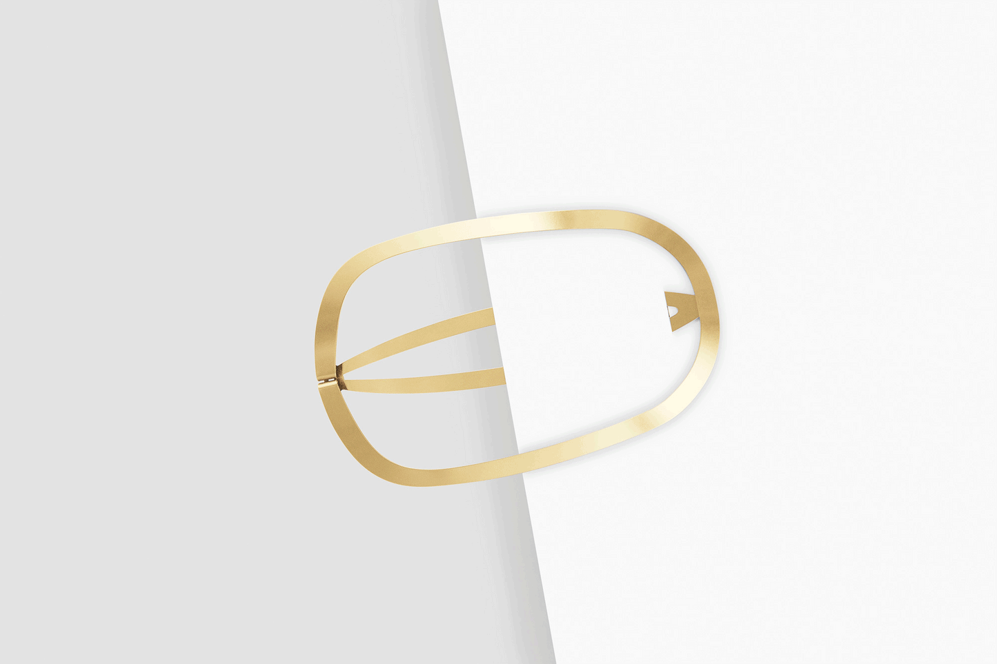 Product images of designer hair clip Ginger by Clinq clipped in half way