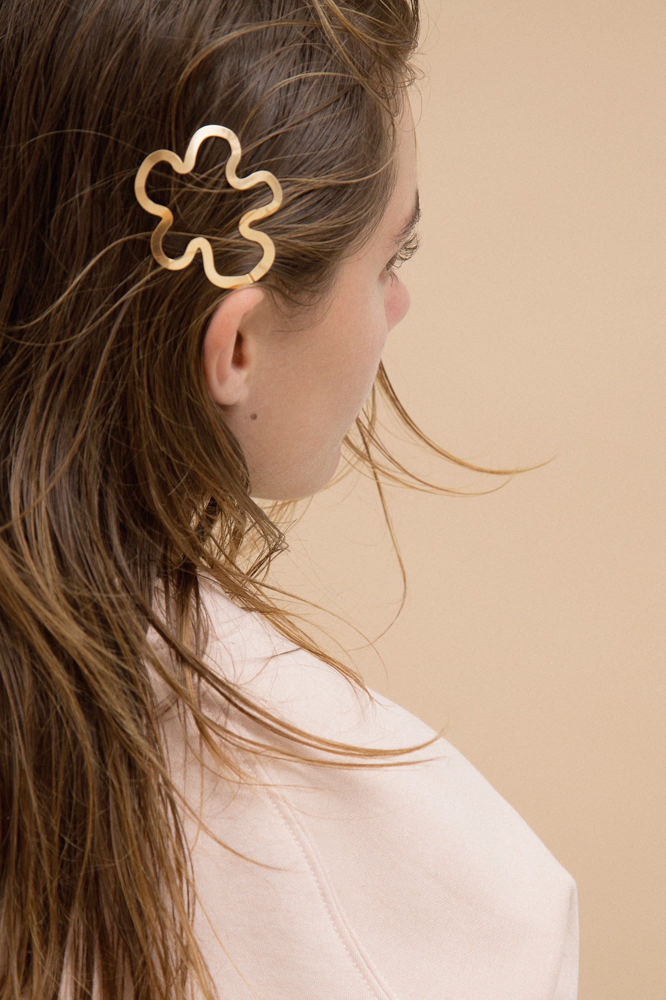Model wearing her hair down styled with designer hair clip Hilma by Clinq