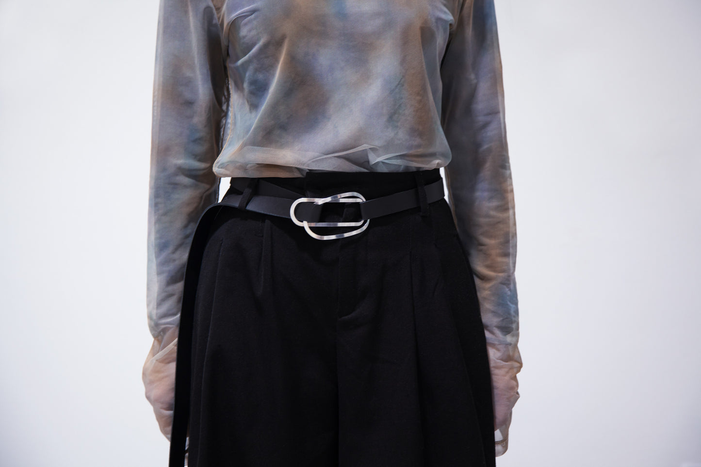 GUNTA chic pull-through calfskin belt by CLINQ