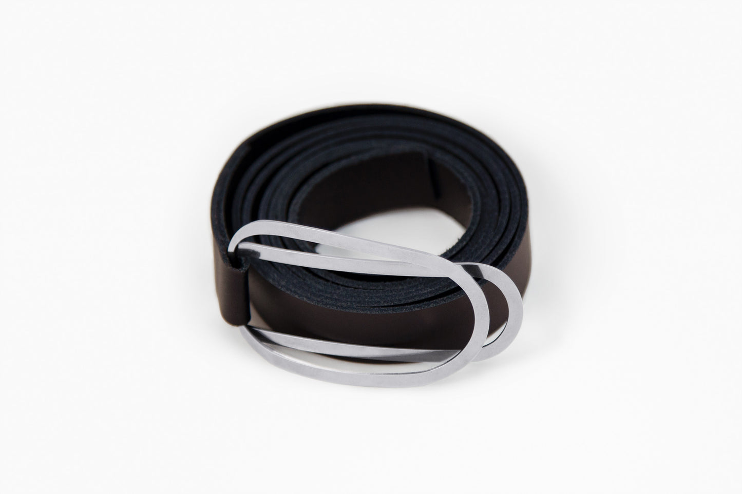 clinq-_17-gunta-silvertone-01-chic pull-through calfskin belt by CLINQ
