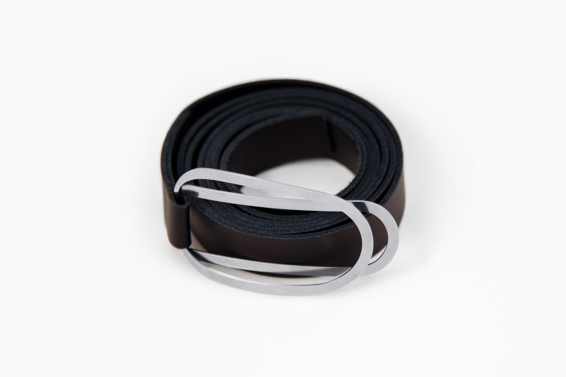 clinq-_17-gunta-silvertone-01-chic pull-through calfskin belt by CLINQ