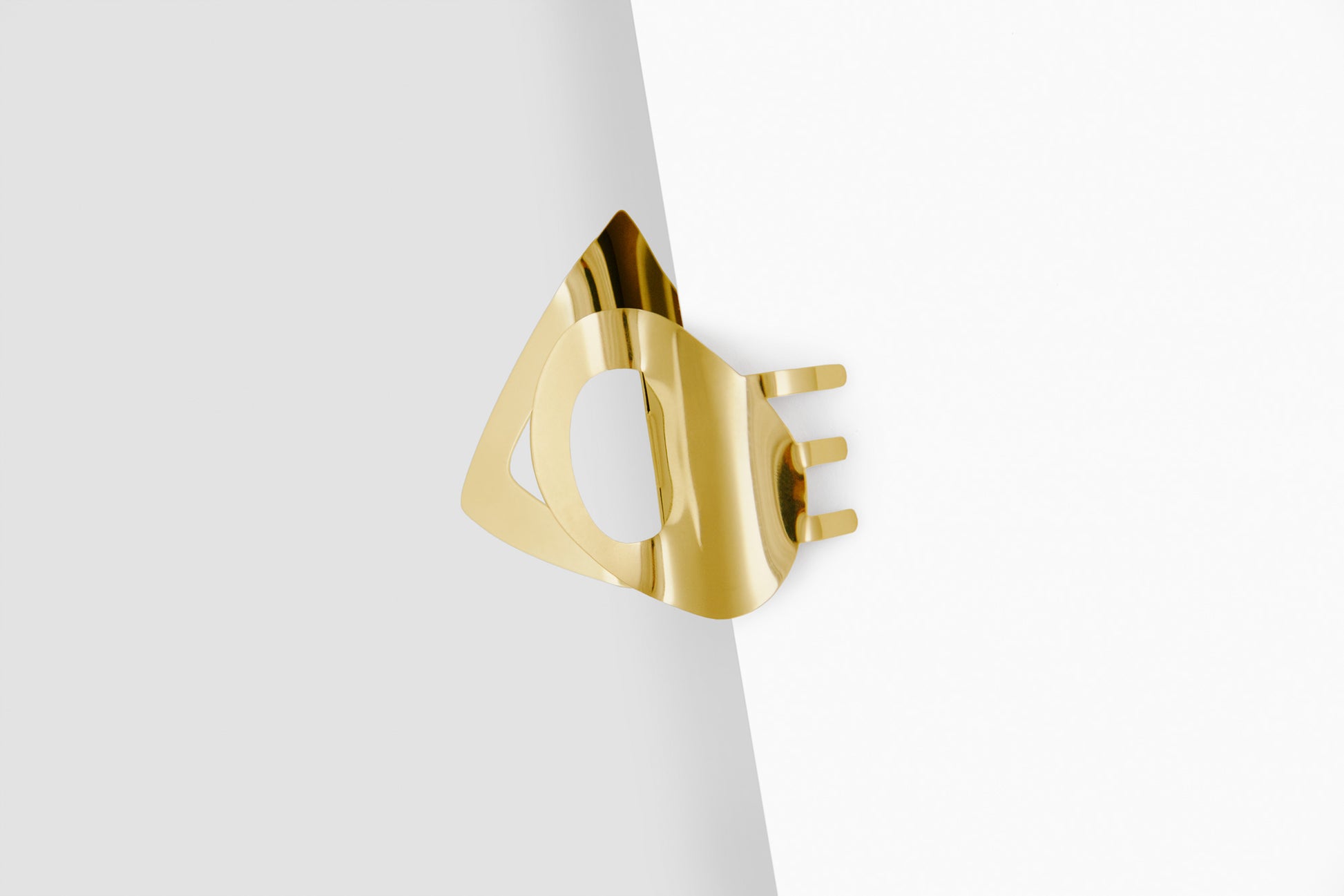 clinq-_17-pia-gold-01-asymmetrical claw clip, clipped in 