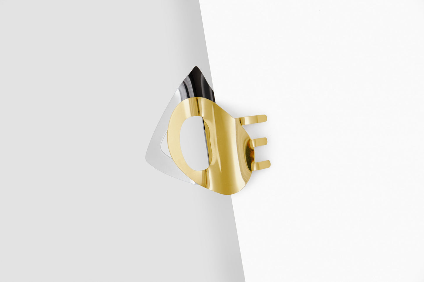 clinq-_17-pia-gold-silvertone-designer claw clip