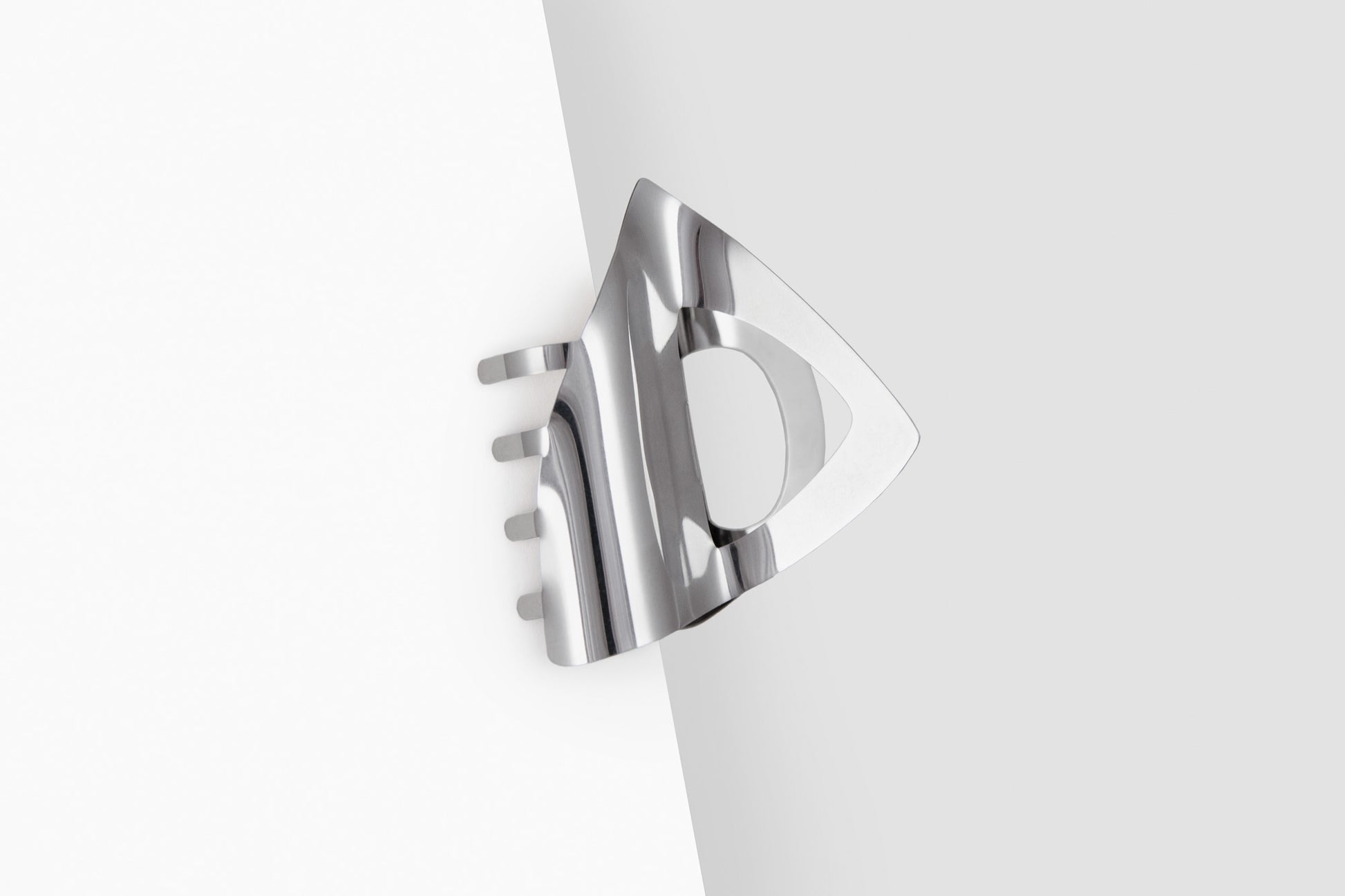 Clipped in claw clip Pia made from mirror polished stainless steel