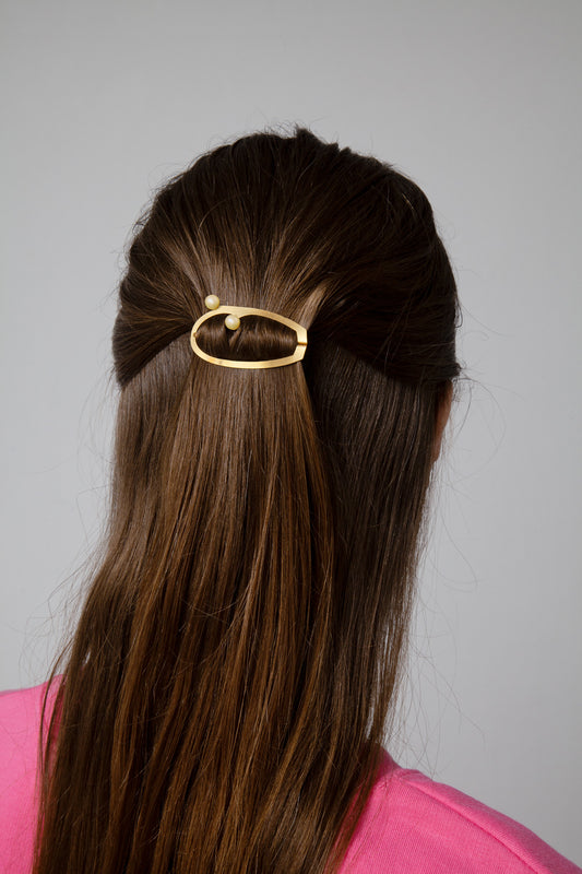 clinq-_17-sara hair clip with shell pearls 