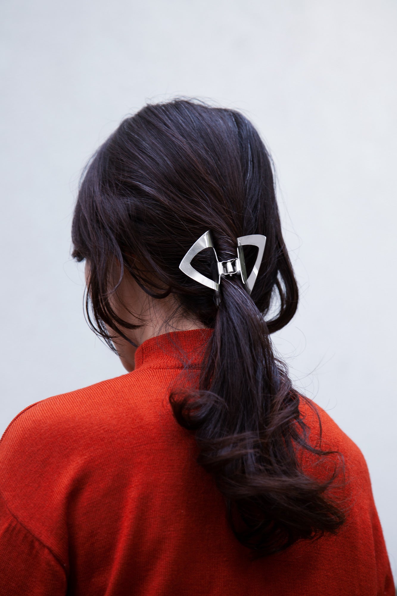 clinq-_17-tara-01-claw clip geometrically shaped