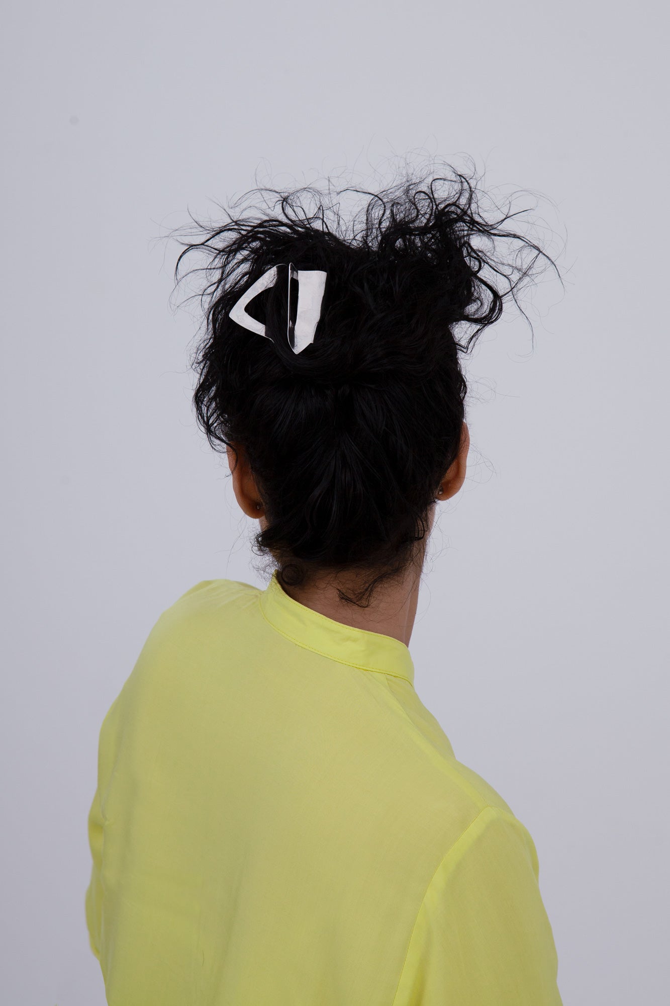 clinq-_17-tara-03-geometricially shaped designer claw clip