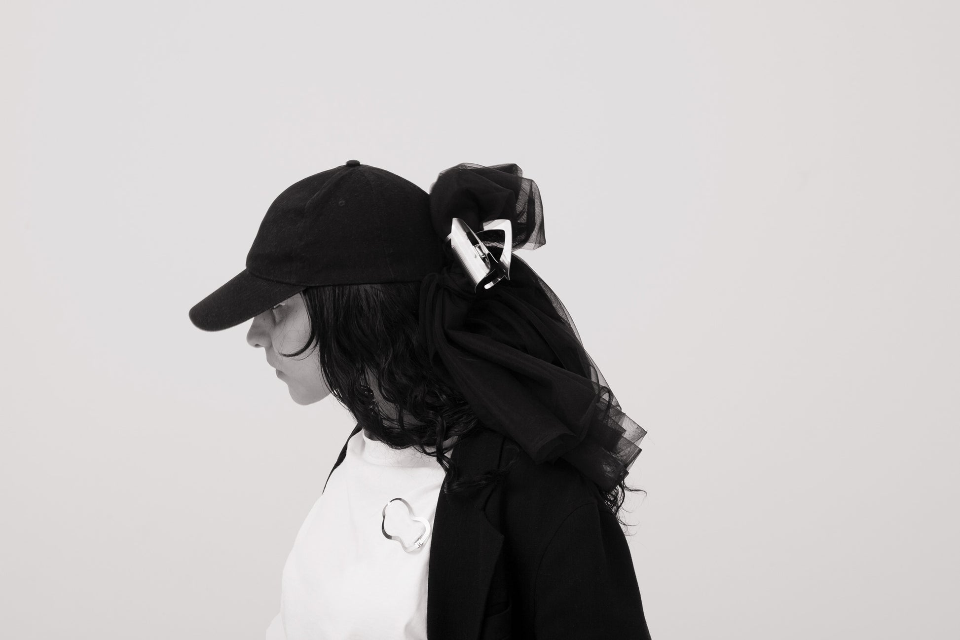 clinq-_17-tara-geometricially claw clip- and gae designer hair clip worn as brooch 