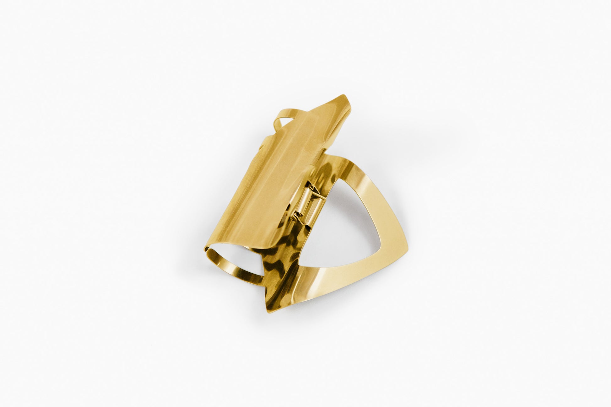clinq-_17-tara-gold-02-geometricially shaped claw clip with signature feature hidden spring